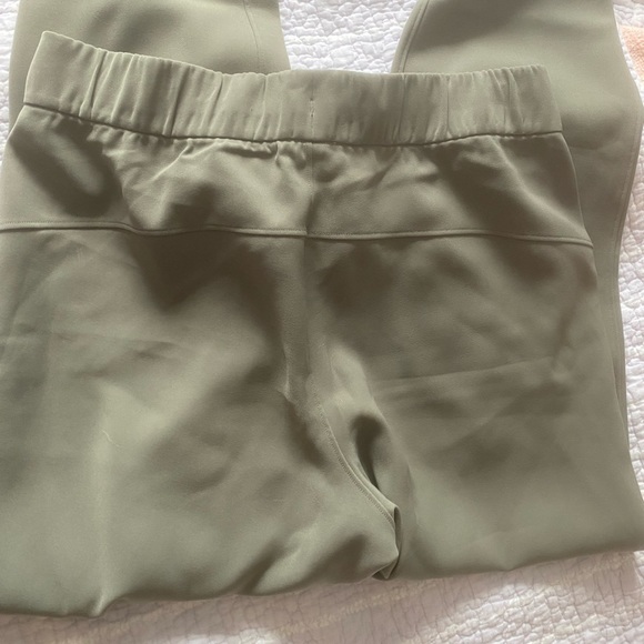 Lululemon On the Fly straight leg pant - Picture 3 of 3